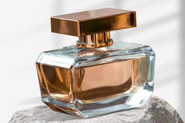 Flakon perfum na skale